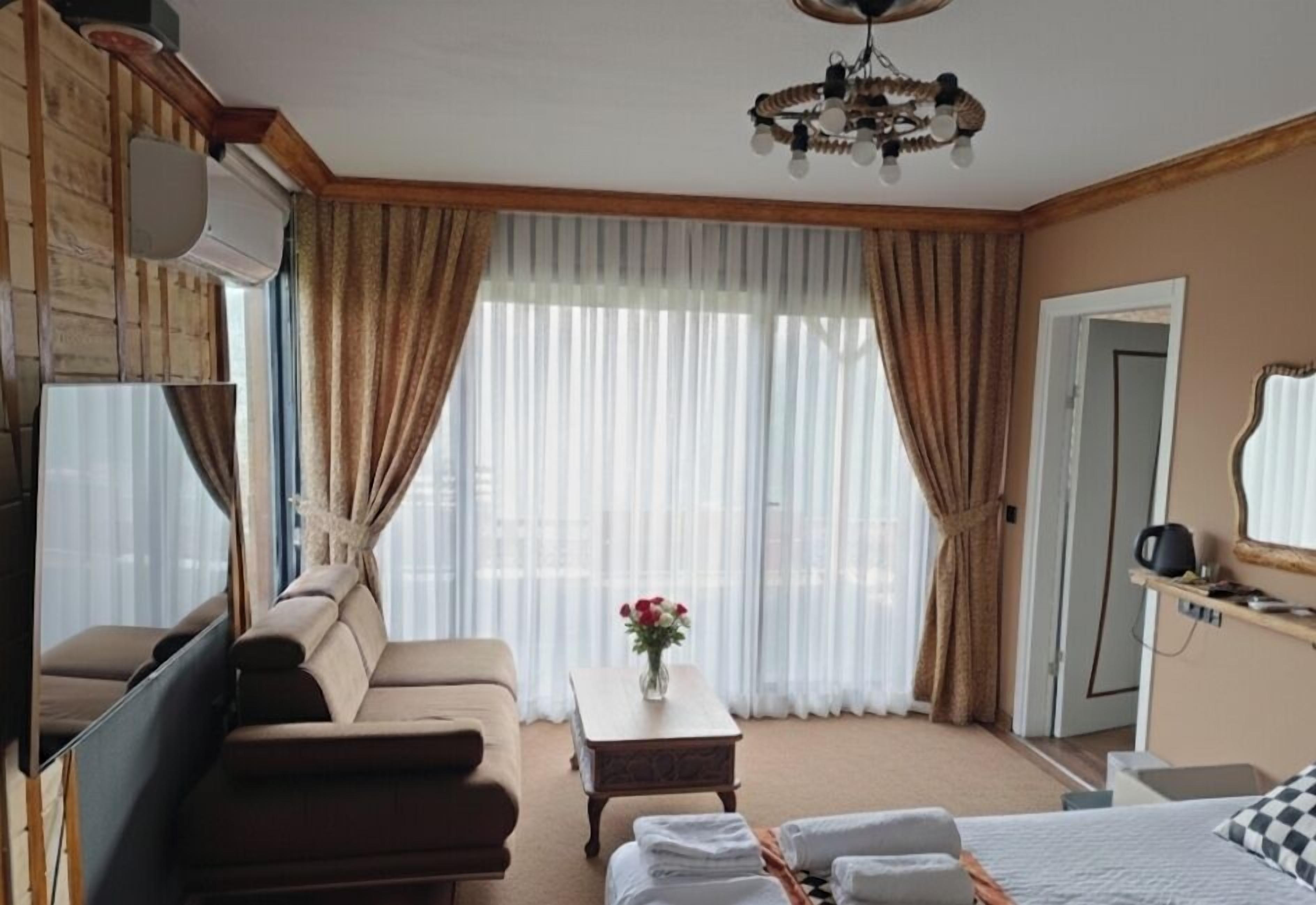 Individually decorated, individually furnished, soundproofing, free WiFi