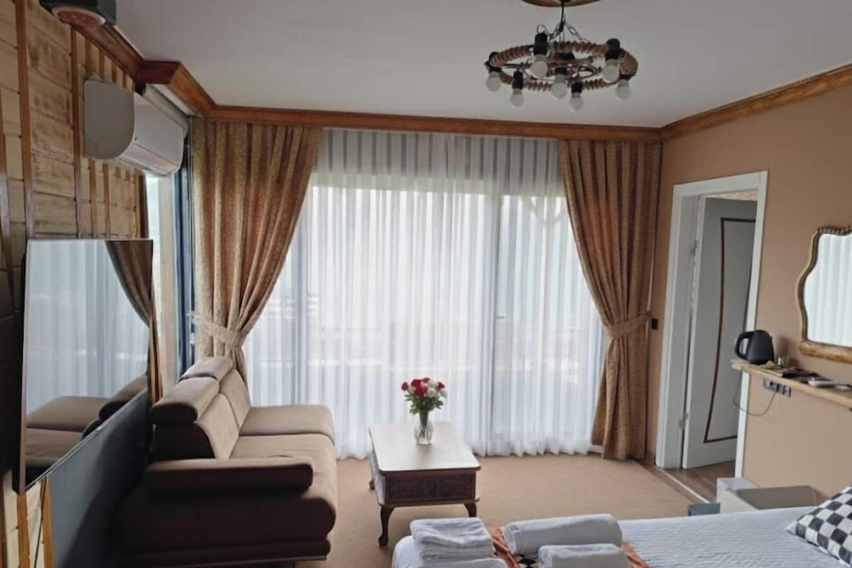 Individually decorated, individually furnished, soundproofing, free WiFi