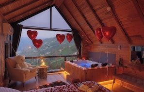 Trang trí khác biệt, khu vực làm việc phù hợp cho laptop