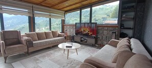 Individually decorated, individually furnished, laptop workspace - Seyri Alem Suite Bungalow (Ardesen)