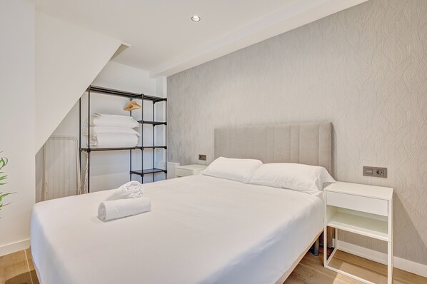 1 soverom, strykejern/-brett, wi-fi og sengetøy