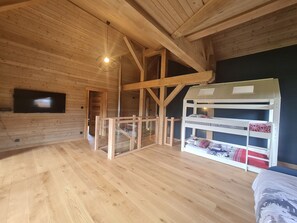 4 bedrooms, free WiFi, bed sheets