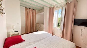 House | 3 bilik tidur, dilengkapkan perabot secara berasingan, cadar katil