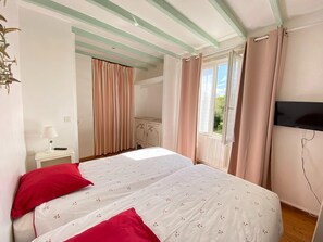 3 chambres, ameublement personnalisé, draps fournis