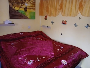 Slaapzaal, 1 slaapkamer, open haard, uitzicht op tuin | 1 slaapkamer