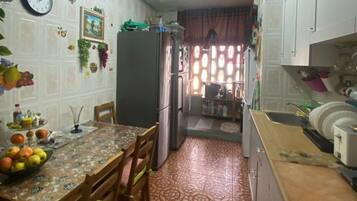 Dormitorio compartido, 1 habitación, fumadores, vistas al jardín | Interior