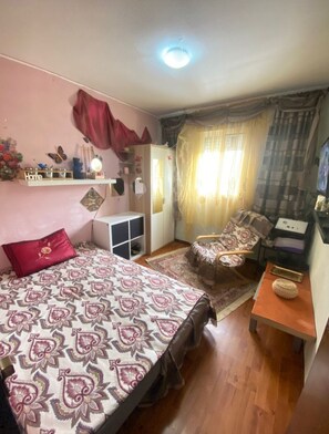 Shared Dormitory, 1 Bedroom, Smoking, Garden View | 1 bedroom - Room in Guest Room - Lockable Room Center of Malaga (Málaga)