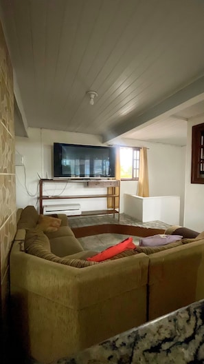 Family Apartment, Beach View | Living area | TV - Pousada da Praia Frade (Angra dos Reis)