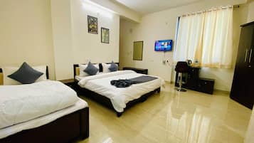 Desk, laptop workspace, soundproofing, free WiFi