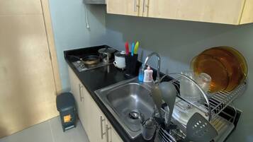 Condo, 1 Bedroom | Private kitchen