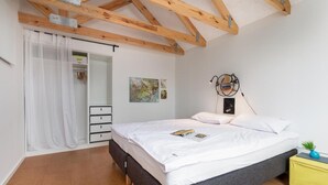 House | 3 bedrooms, individually furnished, bed sheets - Holiday Home by Lake Wiselka With Sauna (gmina Wolin)