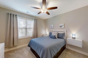 3 soverom, skrivebord, strykejern/-brett og wi-fi (inkludert)