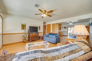 House (2 Bedrooms) | Interior