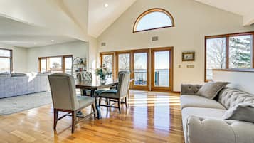 Talo (4 Bedrooms) | Sisätilat