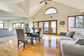 House (4 Bedrooms) | Interior