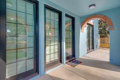 1 Mi to Rose Bowl: Pasadena Home w/ Fenced Yard!