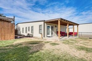 House (1 Bedroom) | Interior - Fenced Yard: Modern Barndominium in Amarillo! (Amarillo)