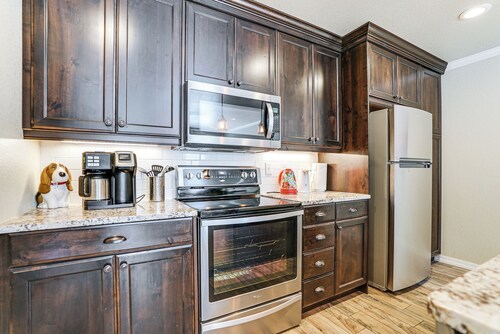 Fenced Yard: Modern Barndominium in Amarillo!