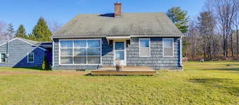 Quiet Country Living: Farmhouse Apt Near Hudson!