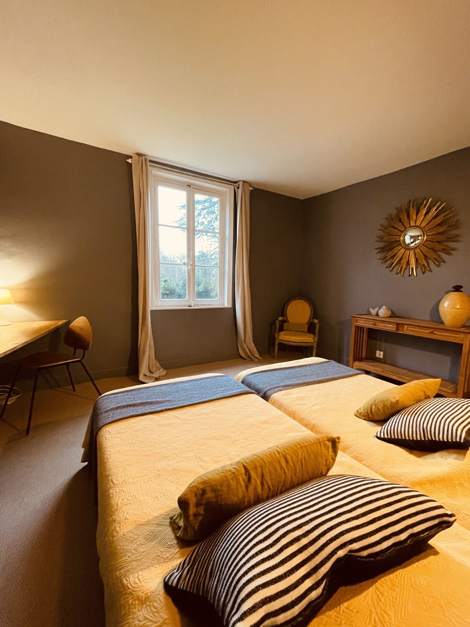 6 habitaciones, tabla de planchar con plancha y ropa de cama 