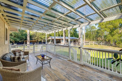 Peaceful Loxahatchee Apartment w/ Covered Porch