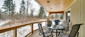 Denali Basecamp: Cozy Talkeetna Chalet w/ Fire Pit