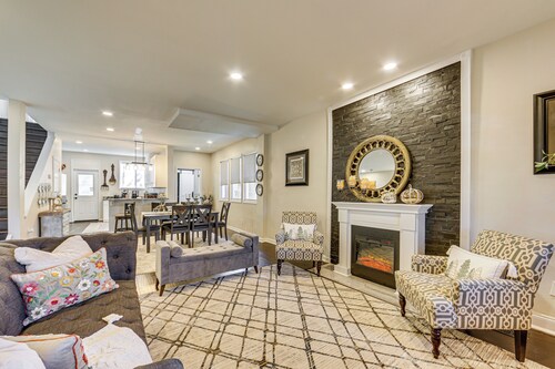 6 Mi to Downtown - Spacious Home in Pittsburgh!
