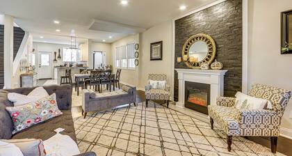 6 Mi to Downtown - Spacious Home in Pittsburgh!