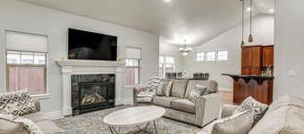 Eugene Area Home: 18 Mi to U of O!