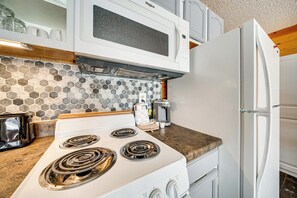 Apartment (0 Bedroom) | Interior - 2 Mi to Granby Ranch: Mtn-view Studio w/ Perks (Granby)