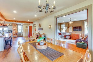 House (3 Bedrooms) | Interior - 3 Mi to Dtwn: Charming Farmhouse in Mount Joy! (Mount Joy)