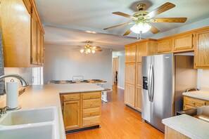 House (4 Bedrooms) | Interior