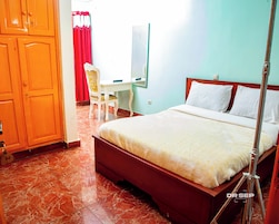 Quarto luxo, sacada, vista para a cidade | Cofres nos quartos, escrivaninha, espaço de trabalho para notebook