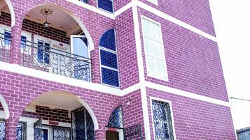 Façana frontal de l'allotjament