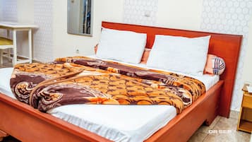 Standardzimmer, Stadtblick | Zimmersafe, Schreibtisch, laptopgeeigneter Arbeitsplatz