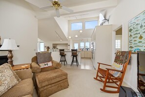 Fernseher, Kamin, Musikbibliothek, Stereoanlage