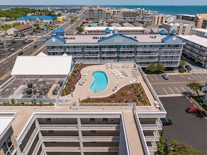 Exterior - 3 Bedroom Ocean Block Condo at Seaside Retreat just Steps from the Beach! (Ocean City)