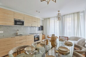 Apartment | Dining - Sublime Air-conditioned Apartment Center of Paris (Paris)