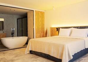 Deluxe Double Room, Bathtub | Desk, soundproofing, free WiFi, bed sheets