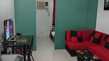 Condo, 1 Bedroom, Garden View | Living area
