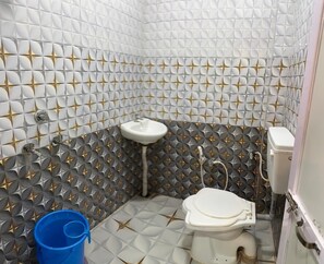 Firemannsrom – deluxe | Bad | Toalettartikler (inkludert), håndklær, såpe og toalettpapir