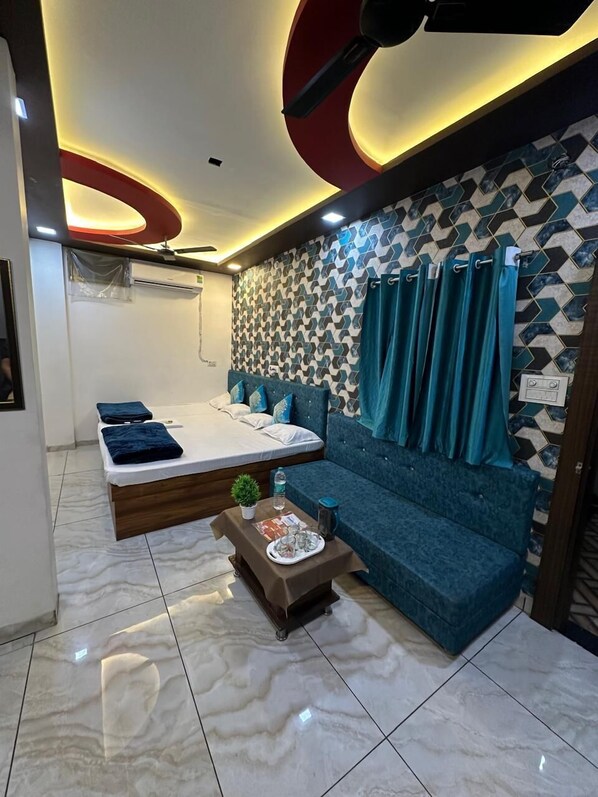 Family Room | Free WiFi