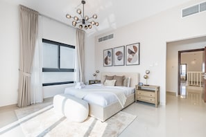 4 chambres, coffre-fort, fer et planche à repasser