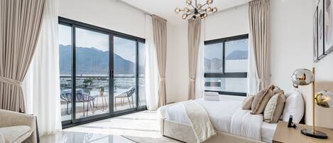 4 bedrooms, in-room safe, iron/ironing board, free WiFi