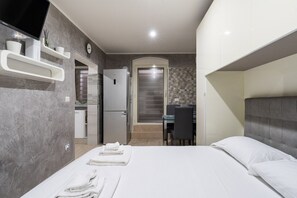 1 chambre, fer et planche à repasser, Wi-Fi gratuit, draps fournis