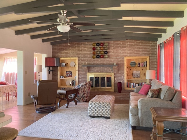 TV, fireplace, DVD player, books