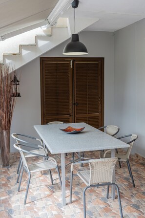 Villa, 2 Bedrooms, Balcony | Dining