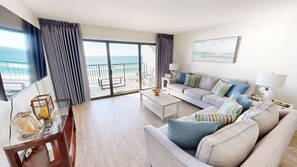 Living area - Emerald Towers 904 2 Bedroom Condo (Destin)