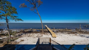 House, 3 Bedrooms | Beach