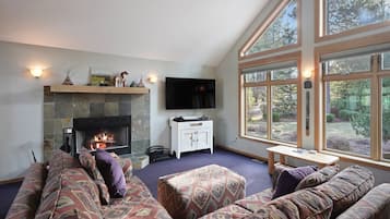 House, 3 Bedrooms | Living area | Smart TV